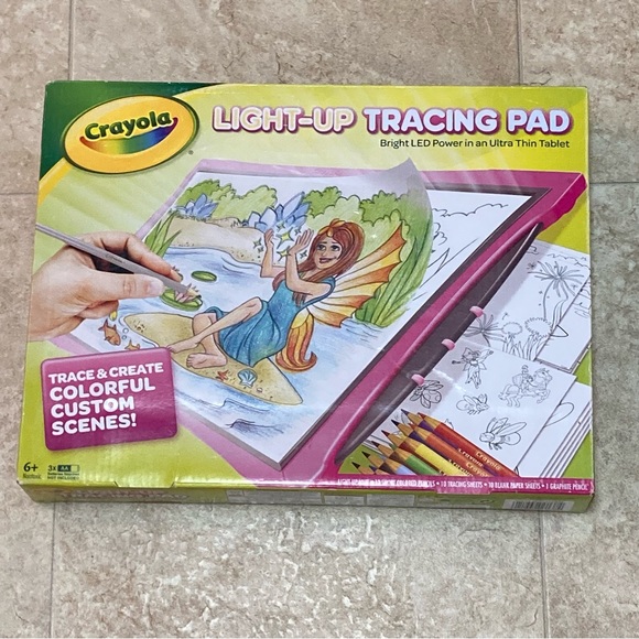 NWT Crayola Light-Up Tracing Pad